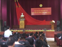 (Đ c Nguyễn Đình Tuyên   Chủ tịch LĐLĐ huyện ghi nhận và giải đáp thắc mắc của học viên)