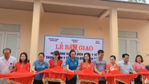 32 GẮN BIỂN CHÀO MỪNG 90 NĂM THÀNH LẬP CÔNG ĐOÀN 01