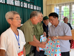 Công đoàn Ngành Y tế: Thăm hỏi tặng quà nhân kỷ niệm 72 năm Ngày Thương binh, Liệt sỹ