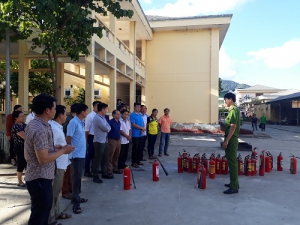 90 đoàn viên Công đoàn Trung tâm Y tế huyện Tủa Chùa được tập huấn kiến thức, kỹ năng phòng cháy chữa cháy