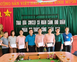 24 tin trao qua thang cong nhan Mường lay