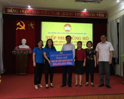 30 LĐLĐ tỉnh ủng hộ tiền
