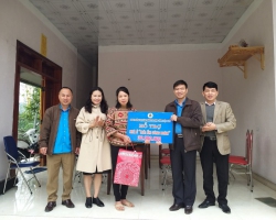 01 TRAO NHÀ CHO ĐV (MINH) 01