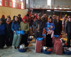 31 trao quà xã Luân Giói 01