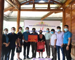 Mường Chà trao hỗ trợ và bàn giao nhà ở cho đoàn viên công đoàn có hoàn cảnh khó khăn