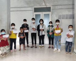 08 CÔNG ĐOÀN CAO SU TẶNG QUÀ TẾT TRUNG THU 02
