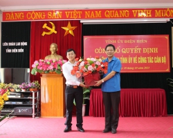 30 Tinh uy Điện biên công bố quyết đinh về công tác can bo 03