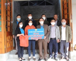 18 Liên đoàn Lao động huyện Điện Biên Đông trao Mái ấm Công đoàn lân 2 02