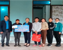 28 LDLD tinh trao 02 mai am cong doan tại huyện Mường Nhé 01