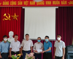 29 TIN TRAO QUÀ ĐC XUYỀN THCS MƯỜNG ANH 01