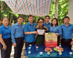 20 Đoàn công tác của Tổng LĐLĐ VN dâng hương tưởng niệm các anh hùng liệt sĩ tại Điện Biên 06