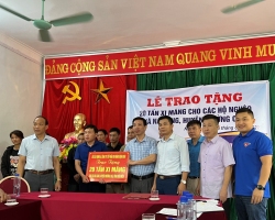 44 Tin Sở Xây dựng hỗ trợ 20 tấn xi măng cho 40 gia đình có hoàn cảnh khó khăn 01