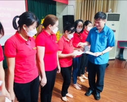 01 TIN THÁNG CÔNG NHÂN 01