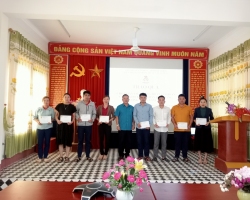 29 tin Tủa chùa Trao quà Tháng công nhân 01