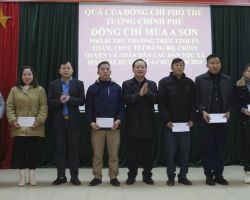 Phó Bí thư Thường trực Tỉnh ủy Mùa A Sơn thăm, chúc tết tại xã Sín Chải, Tủa Chùa