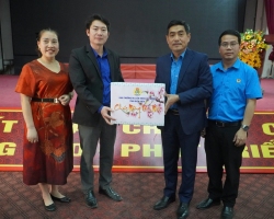 Liên đoàn Lao động tỉnh Điện Biên thăm và chúc Tết Trung tâm Văn hóa - Điện ảnh