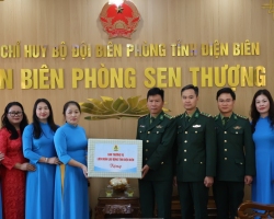 Đoàn nữ cán bộ, đoàn viên CĐCS cơ quan Liên đoàn Lao động tỉnh thăm và tặng quà Đồn Biên Phòng Sen Thượng huyện Mường Nhé