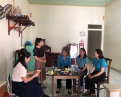 Trao quà cho đoàn viên, người lao động có hoàn...