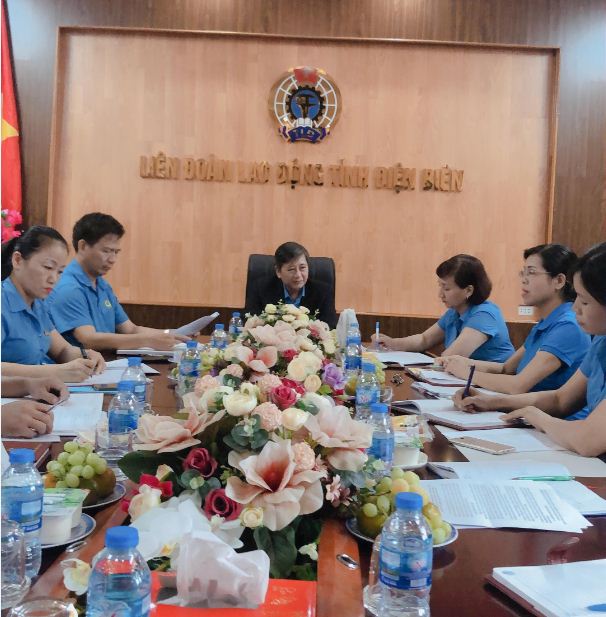 34 Phó Chủ tịch Thường trực TLĐLĐVN Trần Thanh Hải làm việc với LĐLĐ Điện Biên