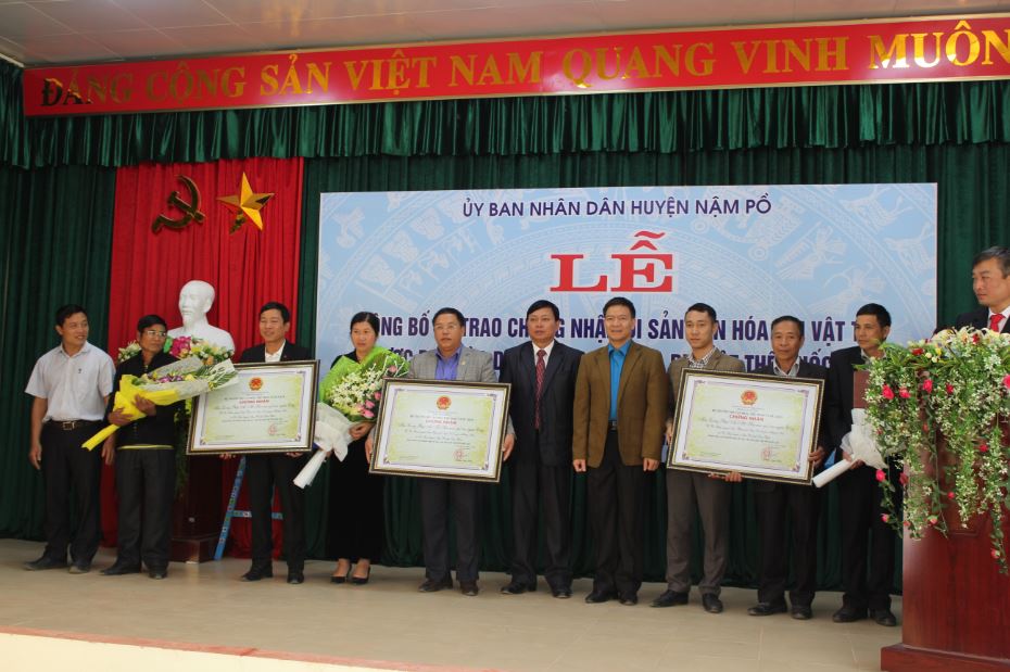 tin lãnh đạo làm việc tại huyện Nậm Pồ 04