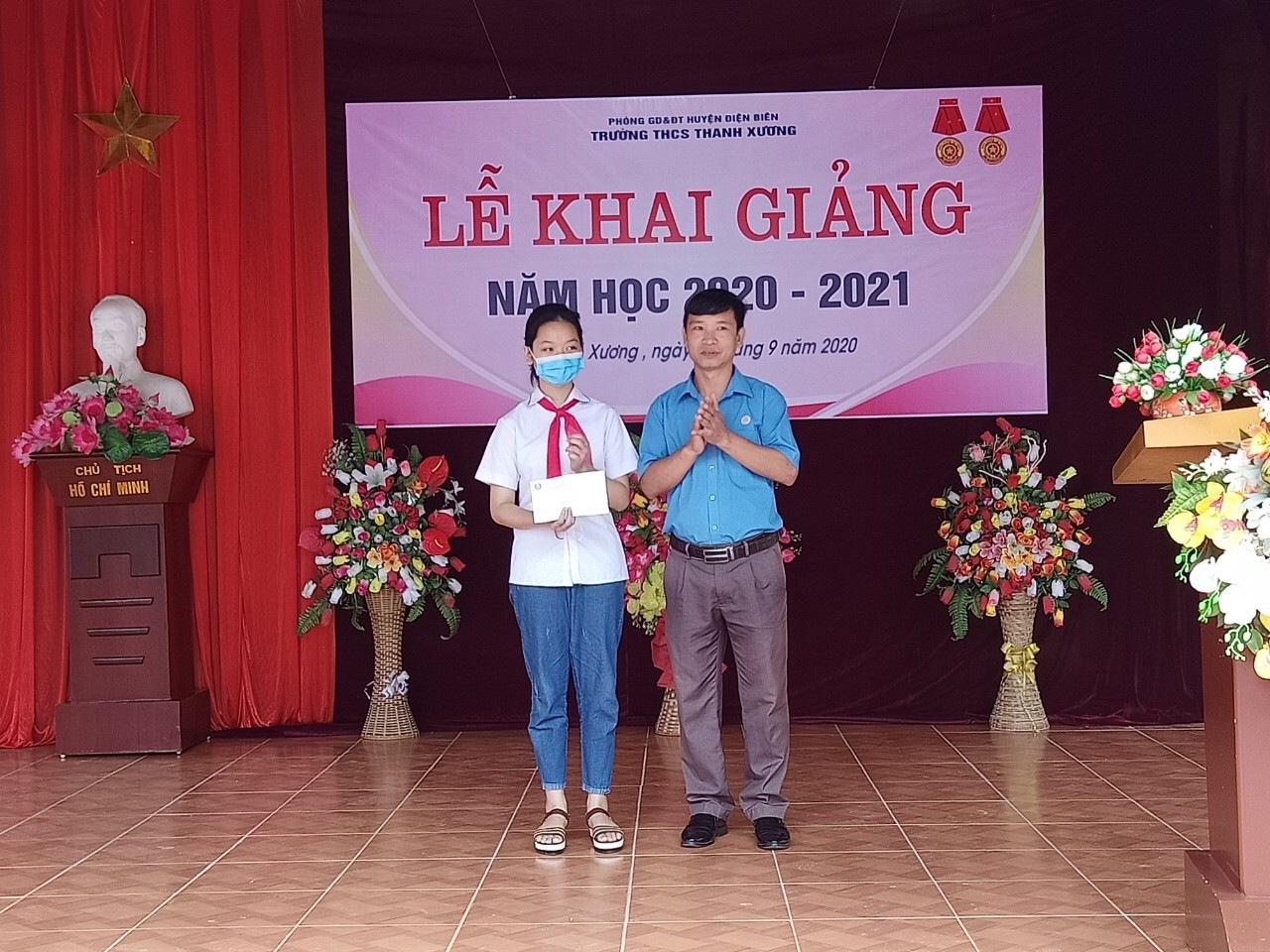 42 DỰ KHAI GIẢNG VÀ TRAO HỌC BỔNG