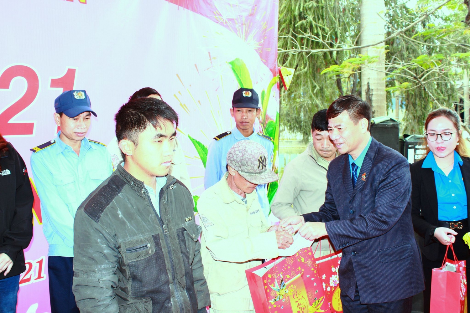 45 tin tết sum vầy 2021 02