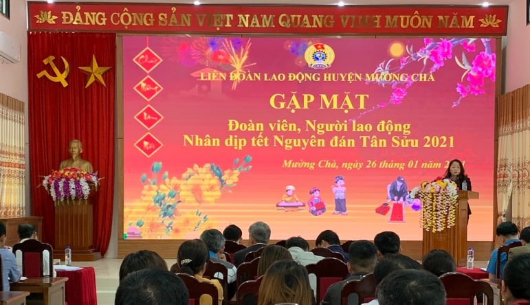 48 MUONG CHA GẶP MẶT TẶG QUÀ XUÂN TÂN SỬU 02