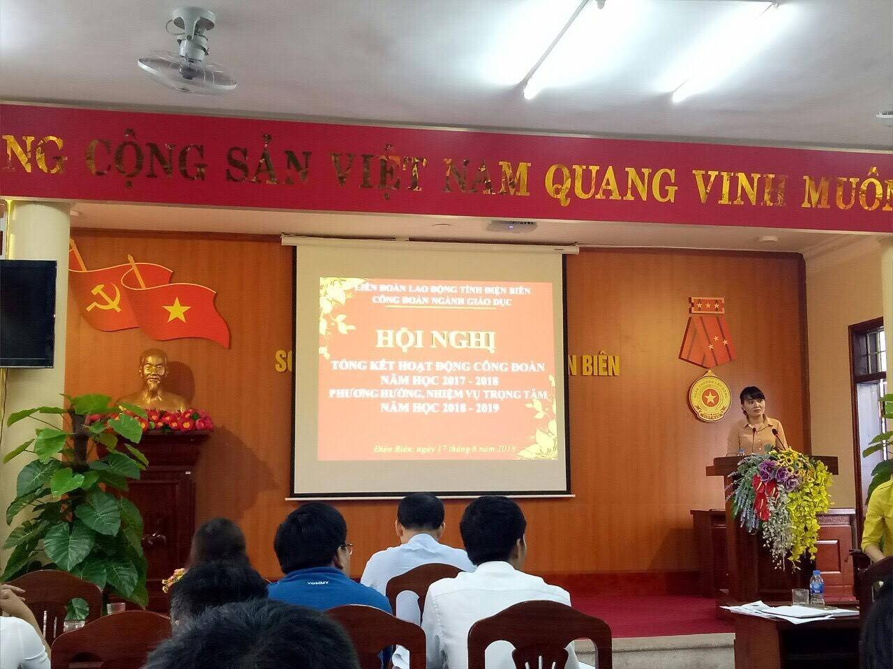 08 BÀI CÔNG ĐOÀN GIÁO DỤC một năm nhìn lại 01