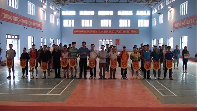 37 HUYỆN NẬM PỒ TỔ CHỨC GIẢI CẦU LÔNG CÁN BỘ CNVC 01