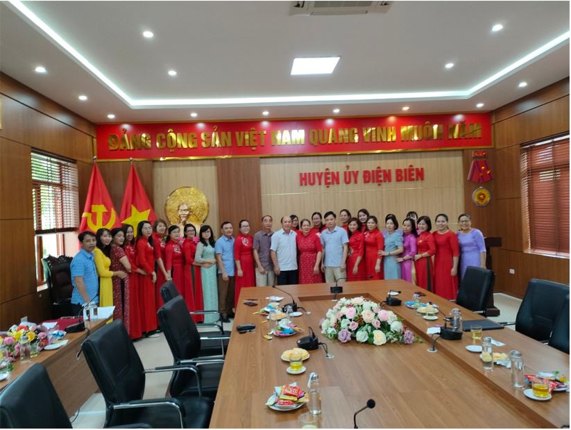 38 Liên đoàn Lao động huyện Điện Biên Đa dạng các hoạt động chào mừng 20 10 03