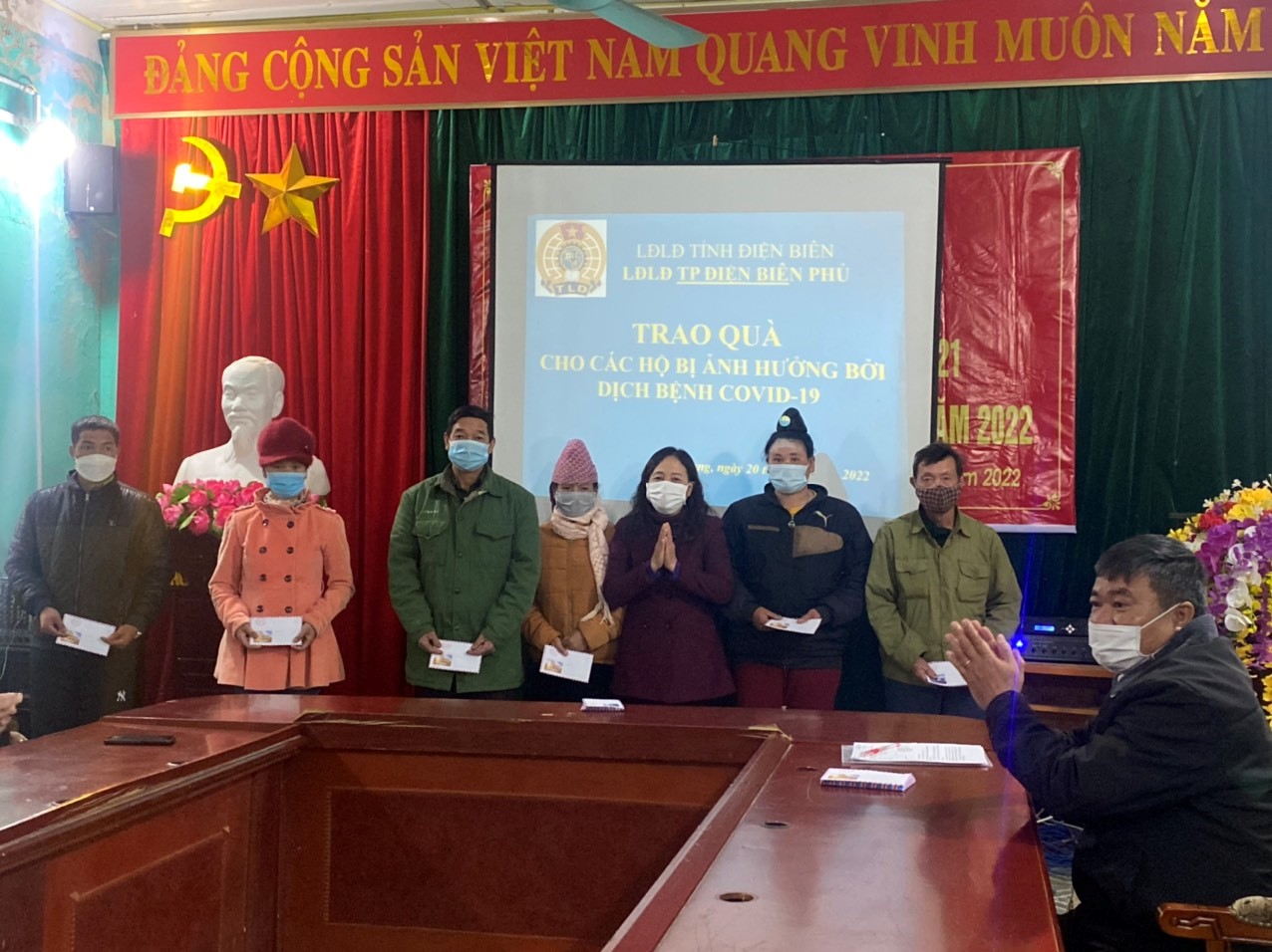 56 LĐLĐ thành phố Trao quà Covid 03