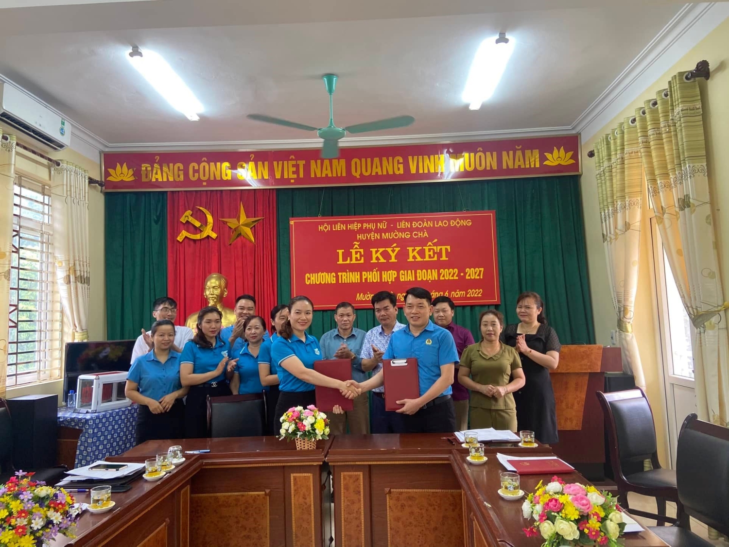 05 Tin LDLD Muong CHa KÝ KẾT CT PHỐI HỢP voi Hoi LHPN
