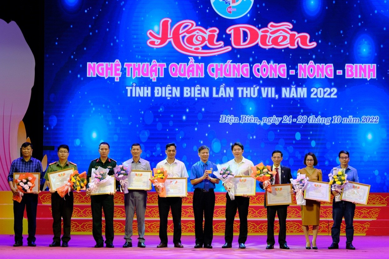 33 TIN BẾ MẠC HỘI DIỄN 03