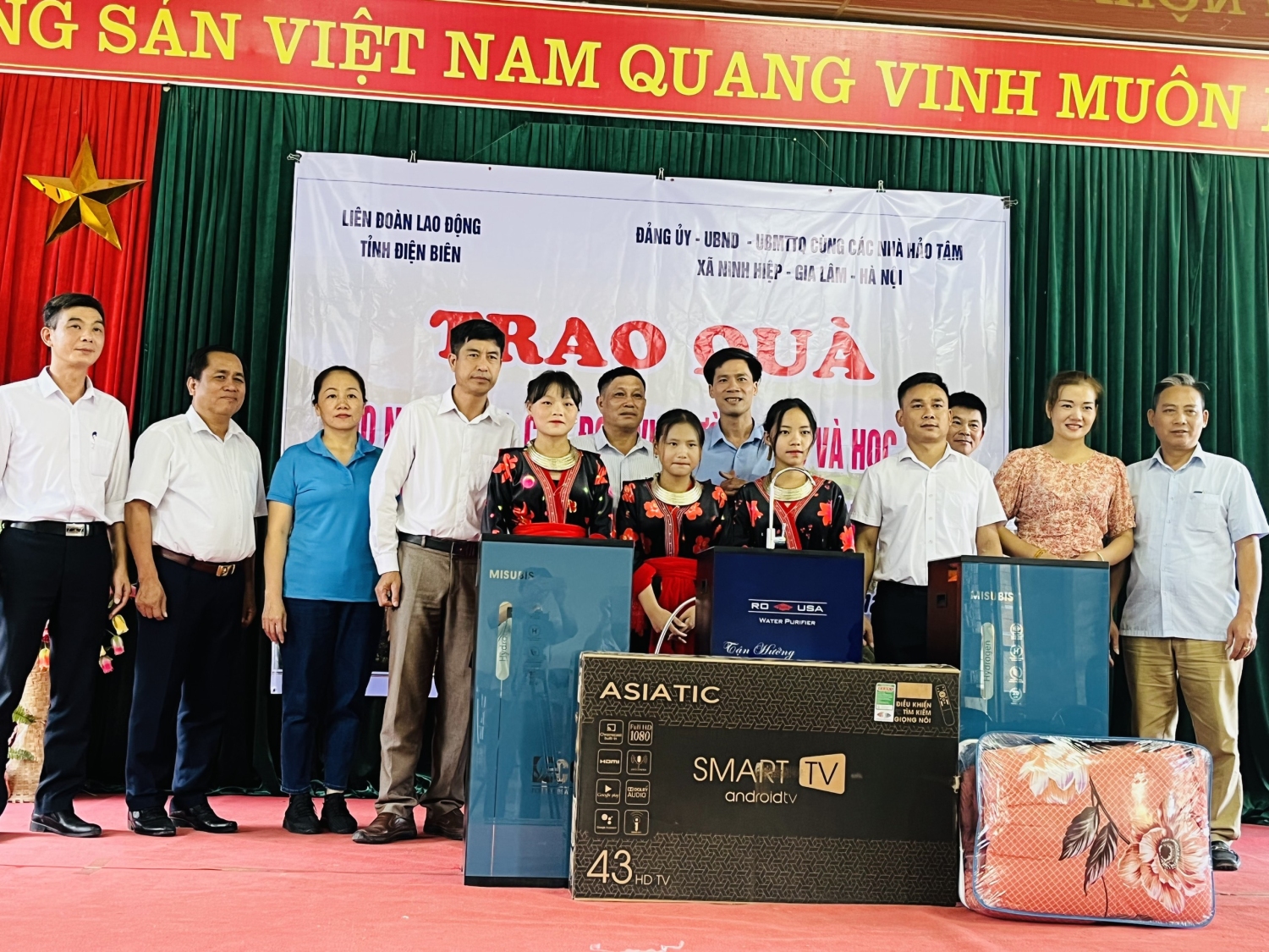 Trao quà hỗ trợ cho hộ nghèo nam po 01