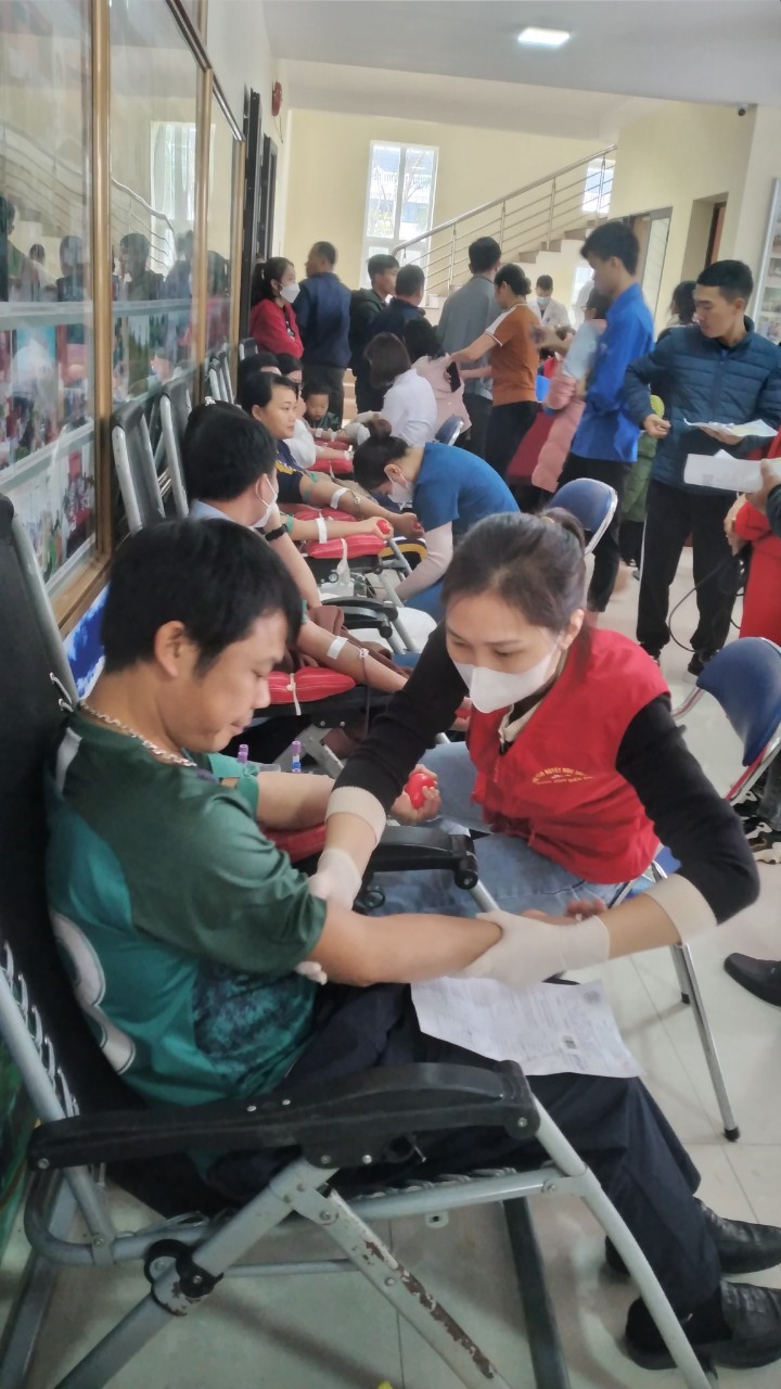 03 tin về hiến máu nhân đạo huyện Mường Nhé 03