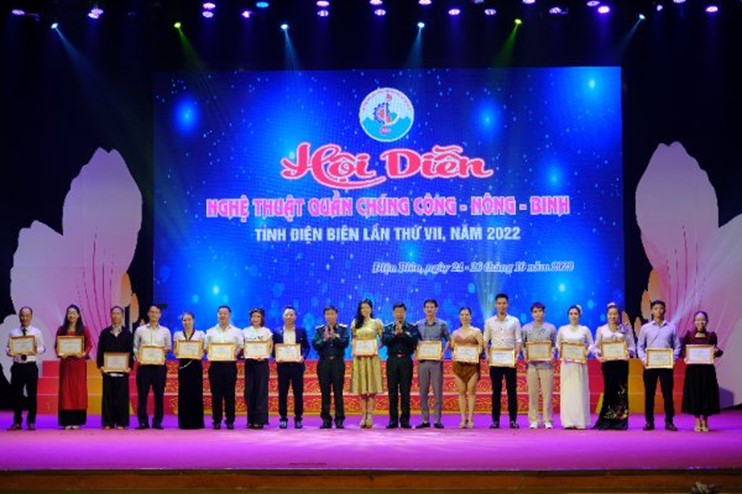 07 BÀI tổng kết TUYÊN GIÁO công đoàn 2022 02