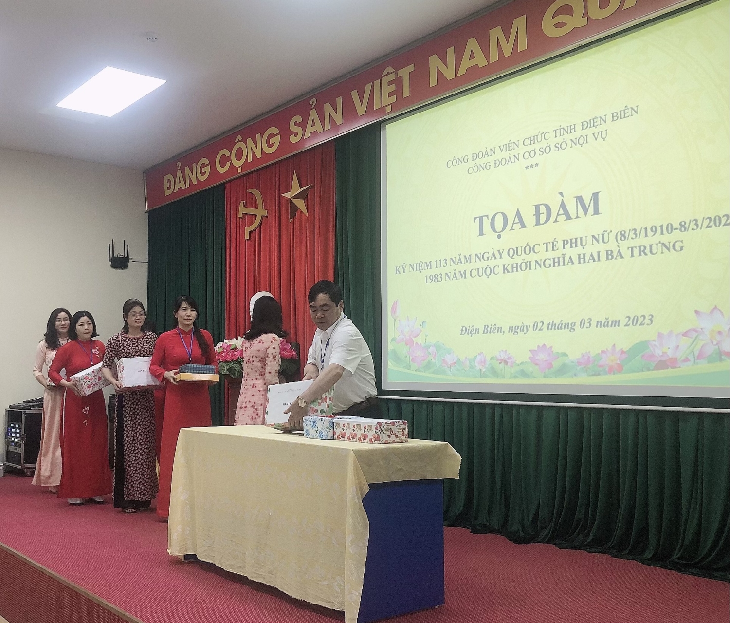 71 TIN CĐCS SỞ NỘI VỤ toa dam 8 3 02