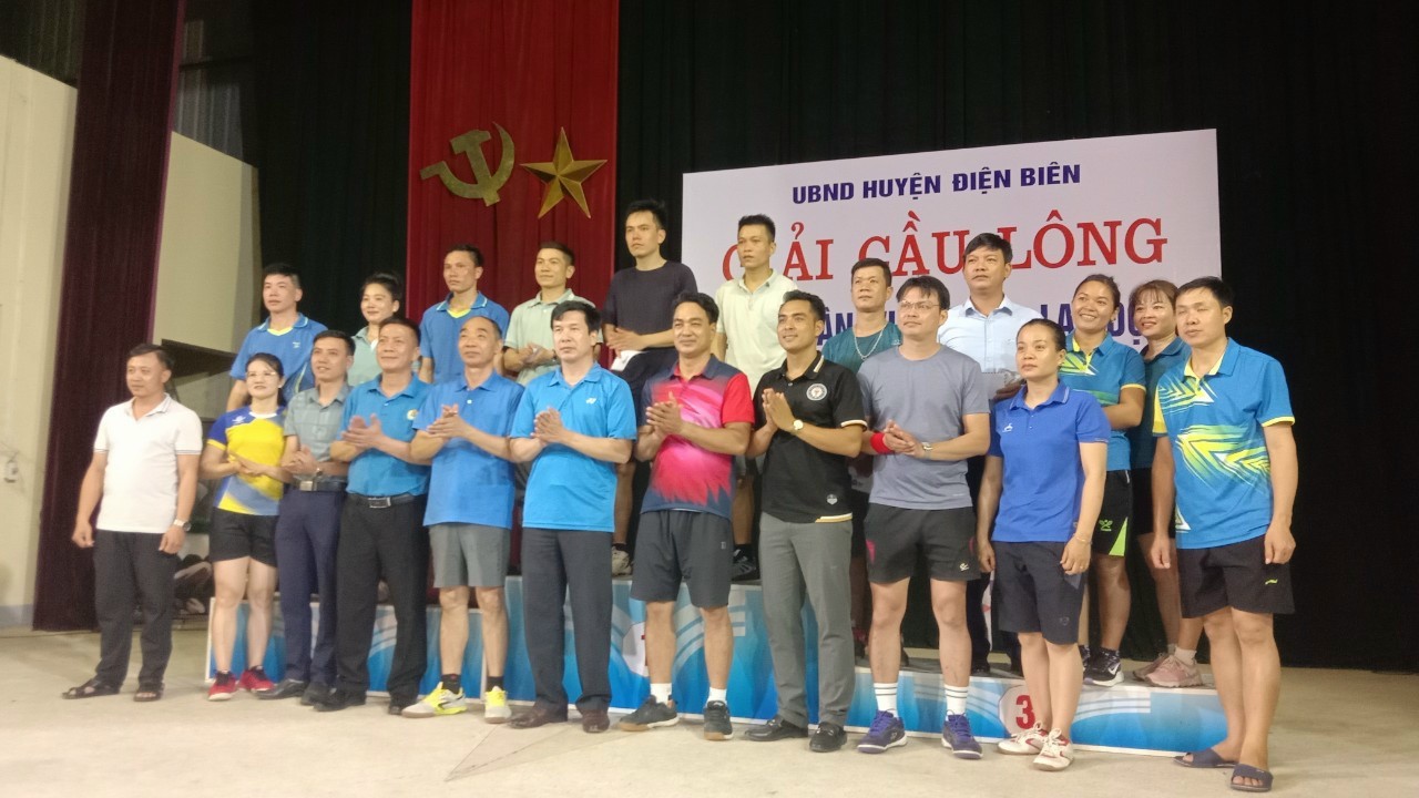24 LĐLĐ huyện Điện Biên tổ chức Giải cầu lông truyền thống CNVCLĐ 03