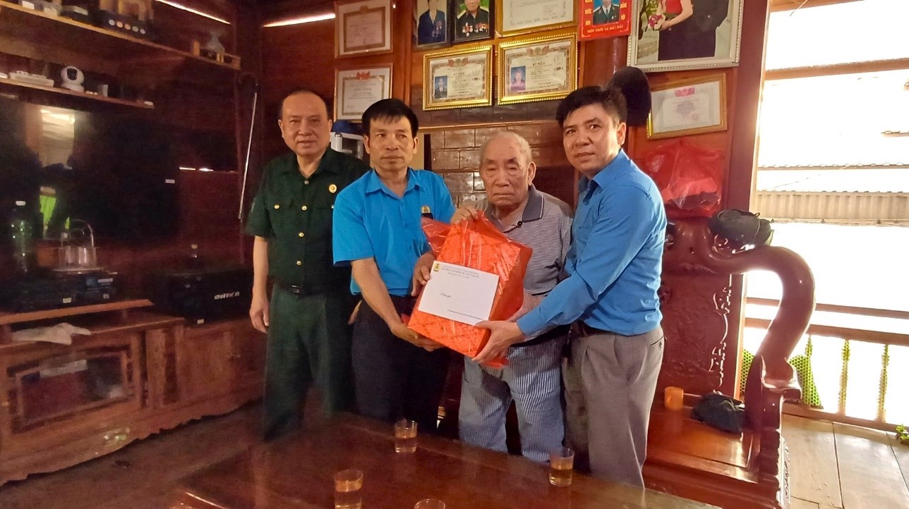 24 anh 4
