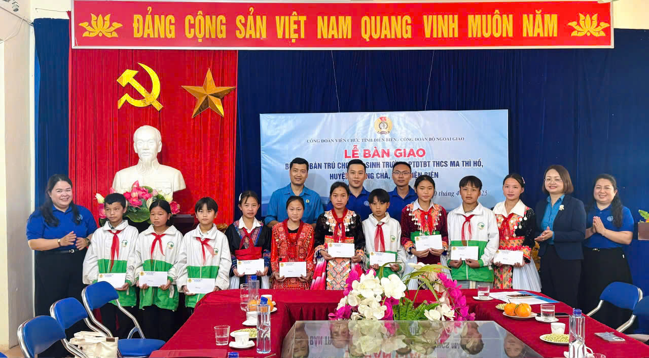 8 anh 3