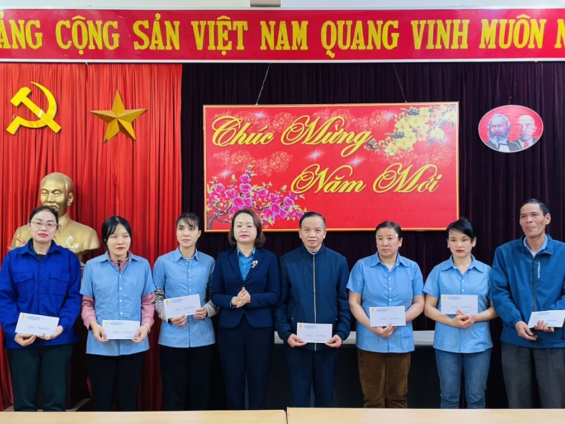 Tin-CDVC-trao-qua-Cty-Co-phan-In-2023-Lu-Giang-Nam-duyet-01.jpg